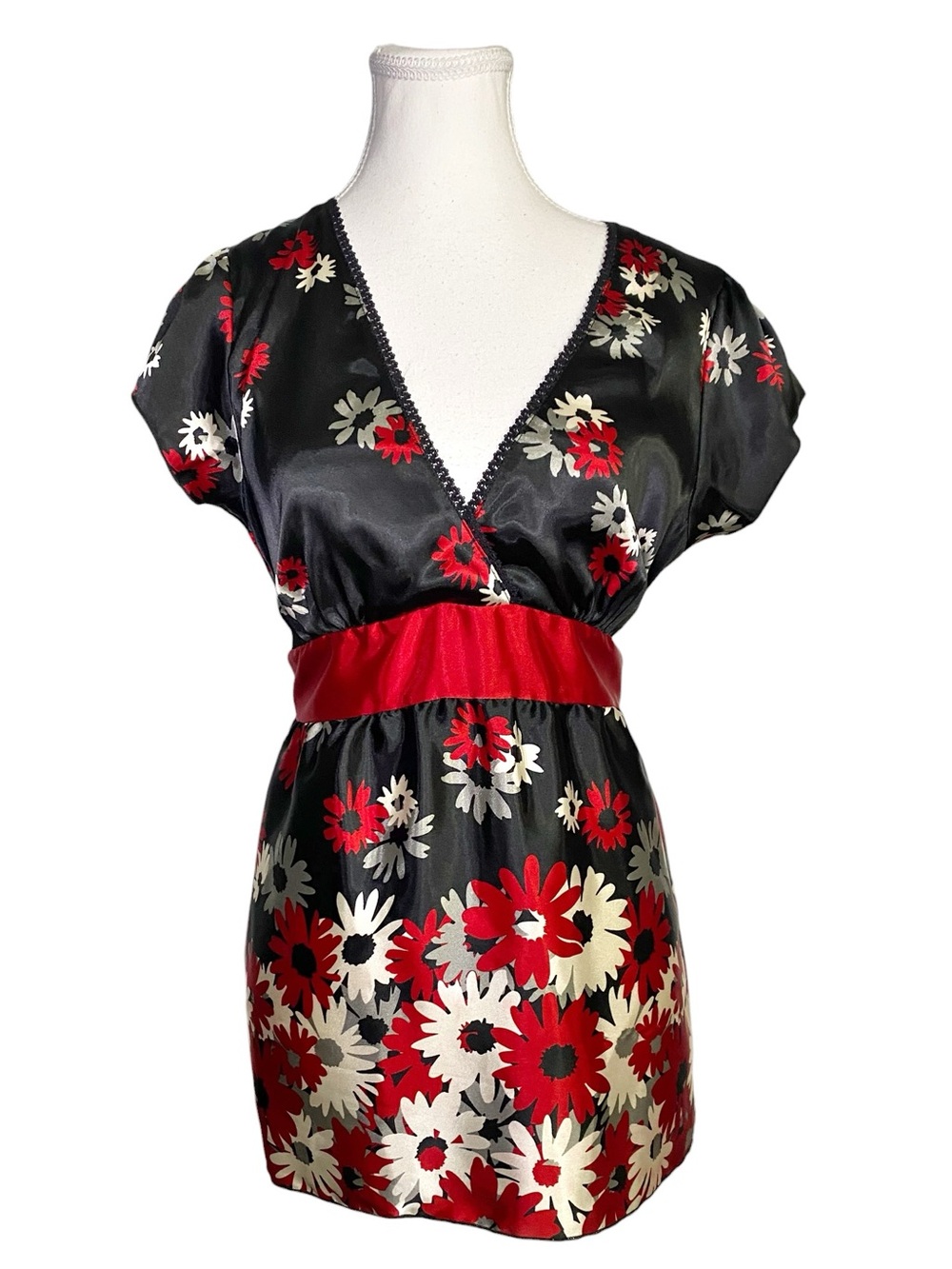 Wrapper Vintage Y2K Black & Red Floral Satin Babydoll Top Tie Back